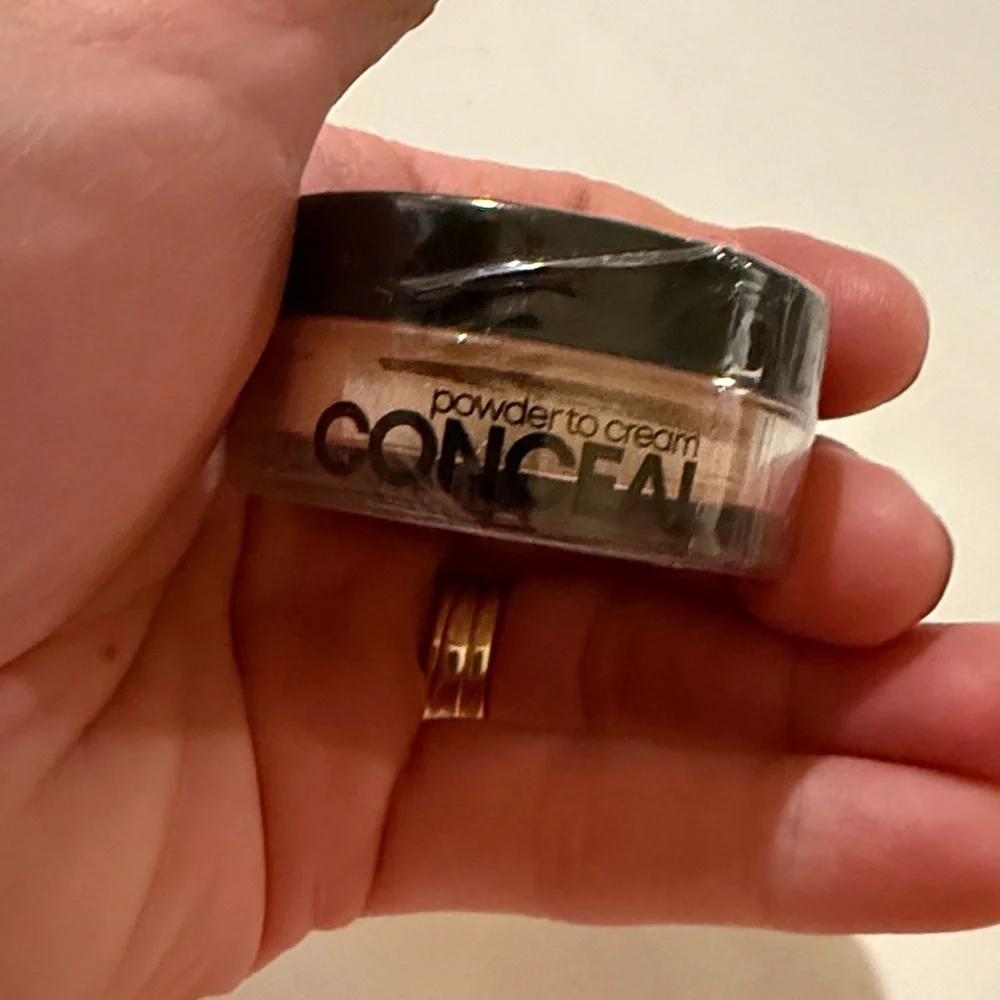 Pomifera Conceal Medium Powder-to-Cream Concealer #33101 - Picture 4 of 4